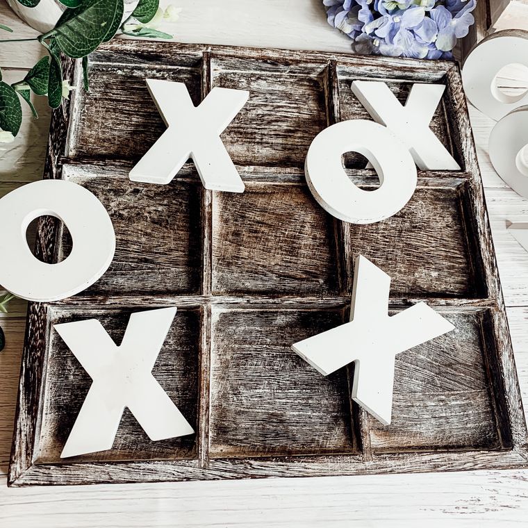 TIC TAC TOE COTTAGE & FARMHOUSE TABLETOP DECOR PIECE